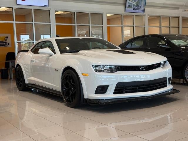 2015 Chevrolet Camaro Z/28 in Summit White — front three-quarter view